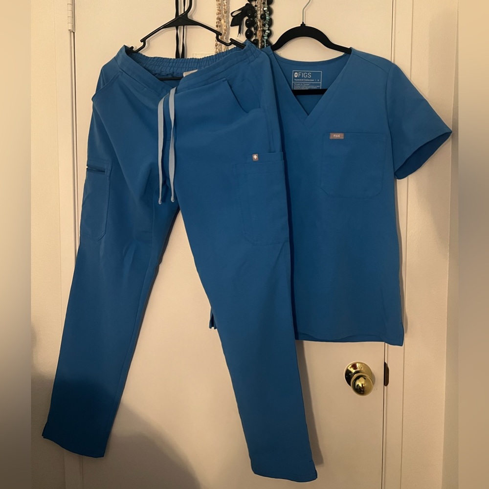 Figs women uniform set in light blue